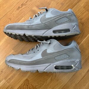 Men's Gray Nike Air Max 90 Sneakers